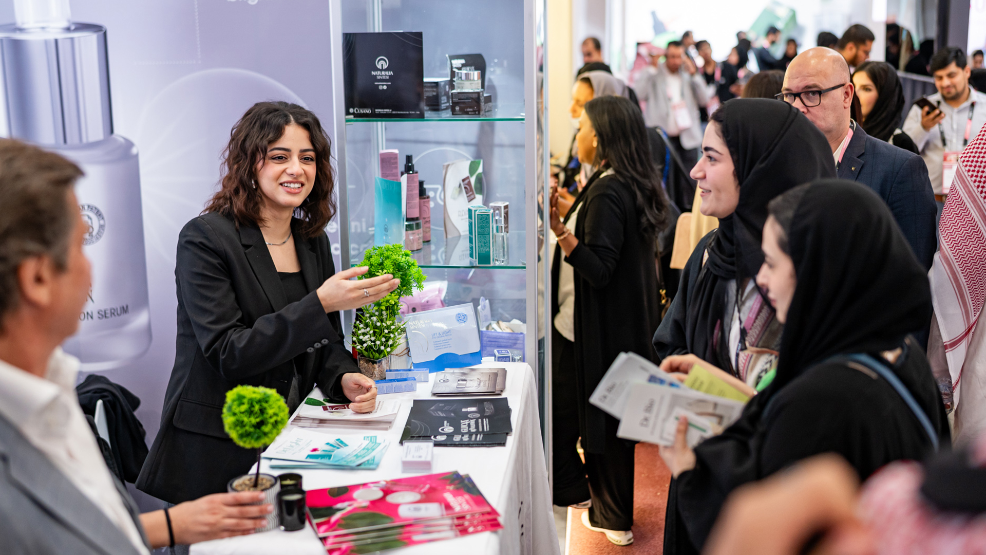 Beautyworld Riyadh - Visitor and exhibitor interaction